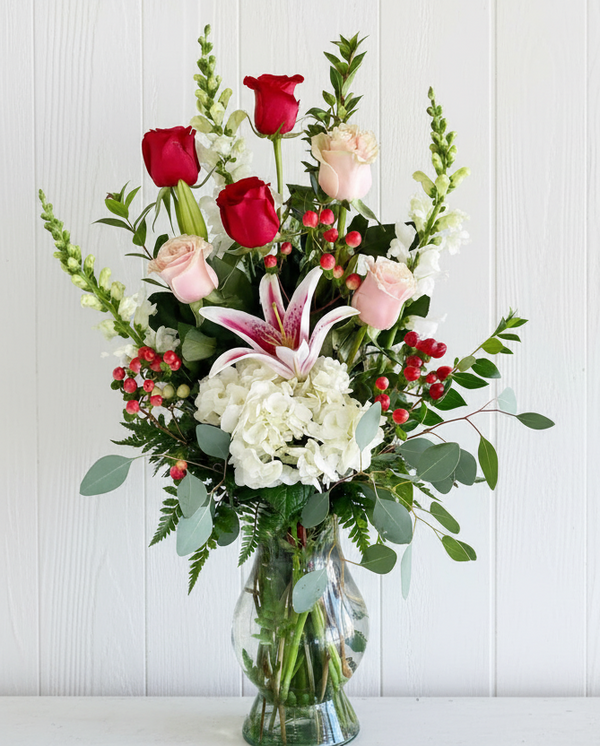 Red rose hydrangea designed vase