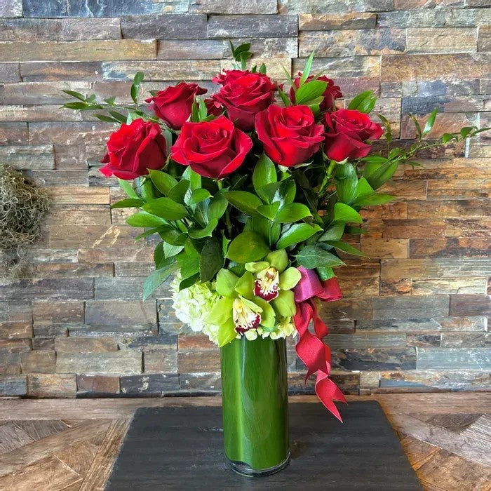 red roses vase flower delivery dallas